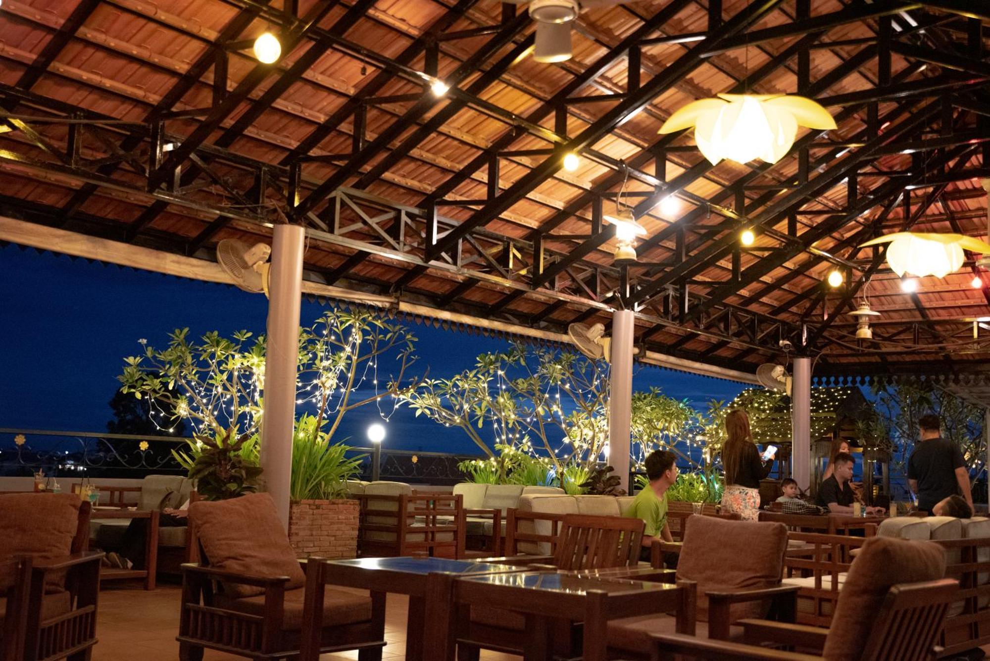 Royal Crown Hotel & Spa Siem Reap Exterior photo