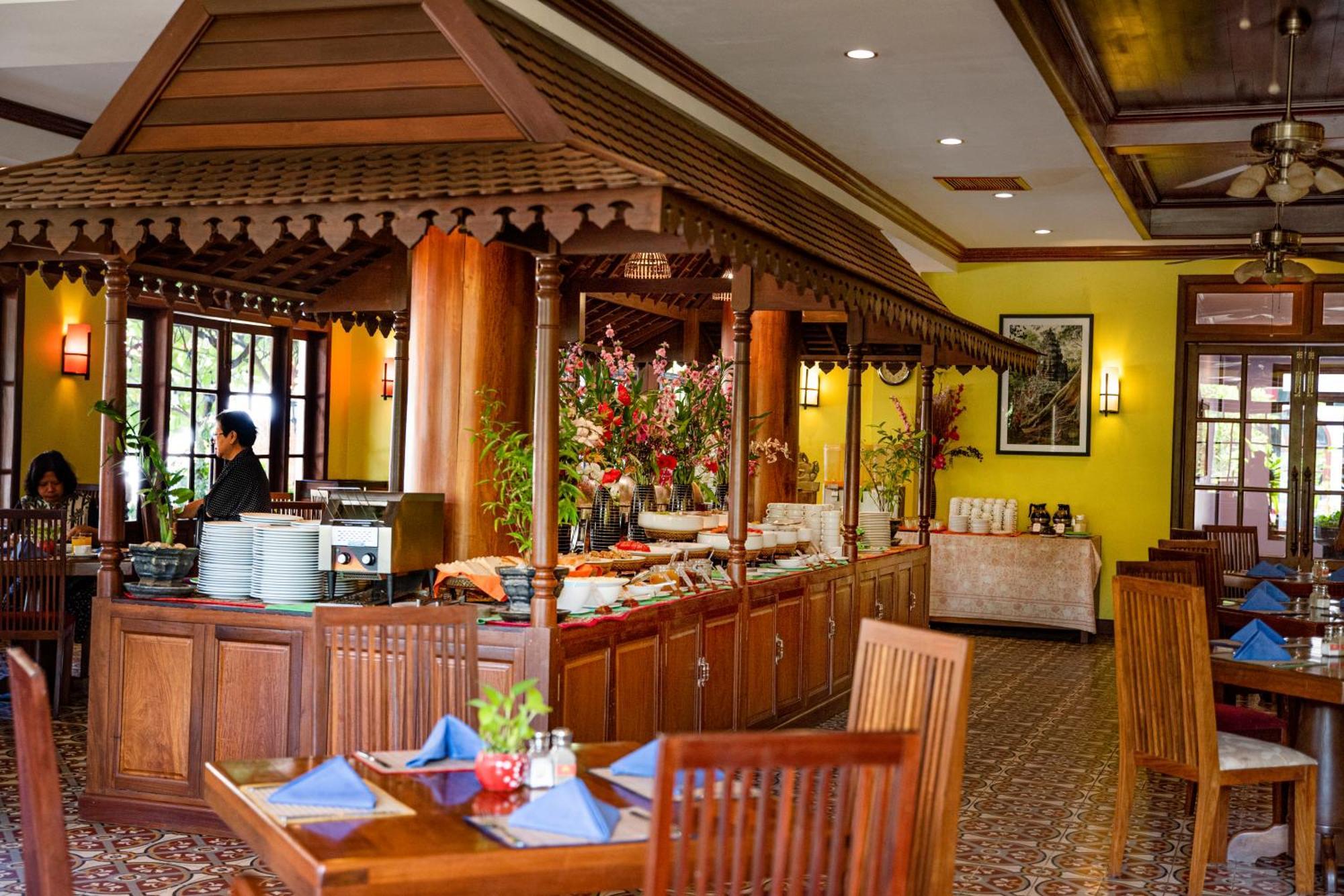 Royal Crown Hotel & Spa Siem Reap Exterior photo