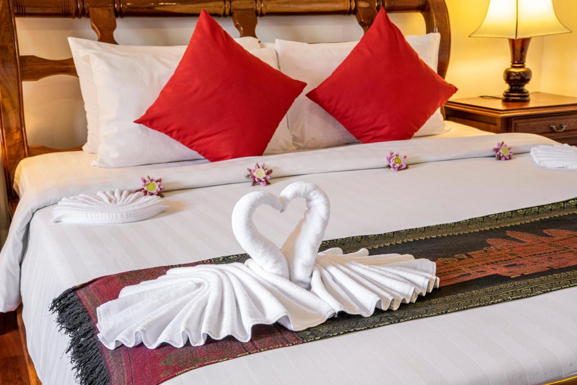 Royal Crown Hotel & Spa Siem Reap Exterior photo