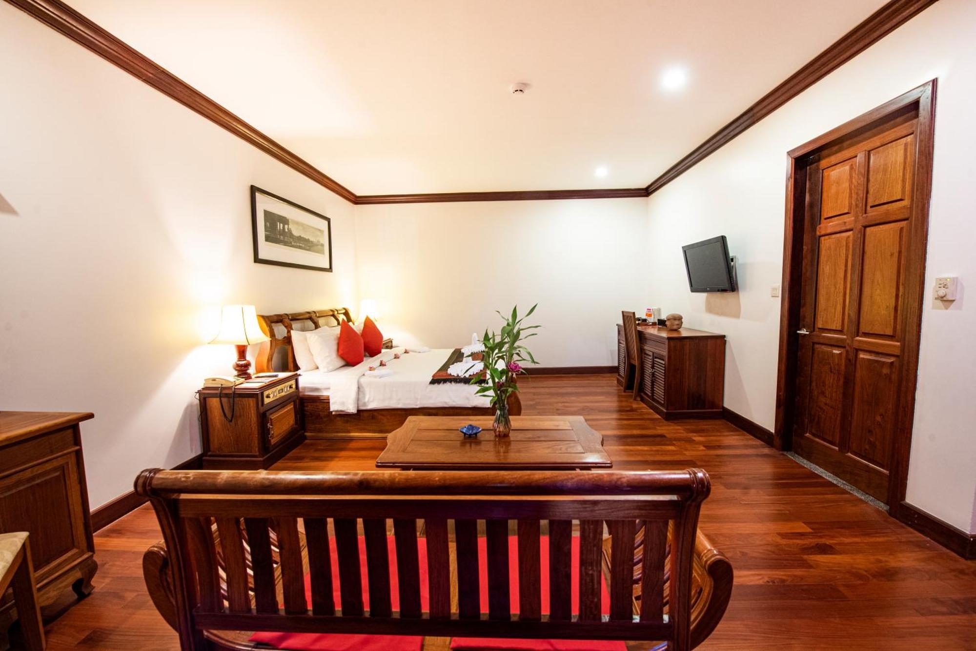 Royal Crown Hotel & Spa Siem Reap Exterior photo