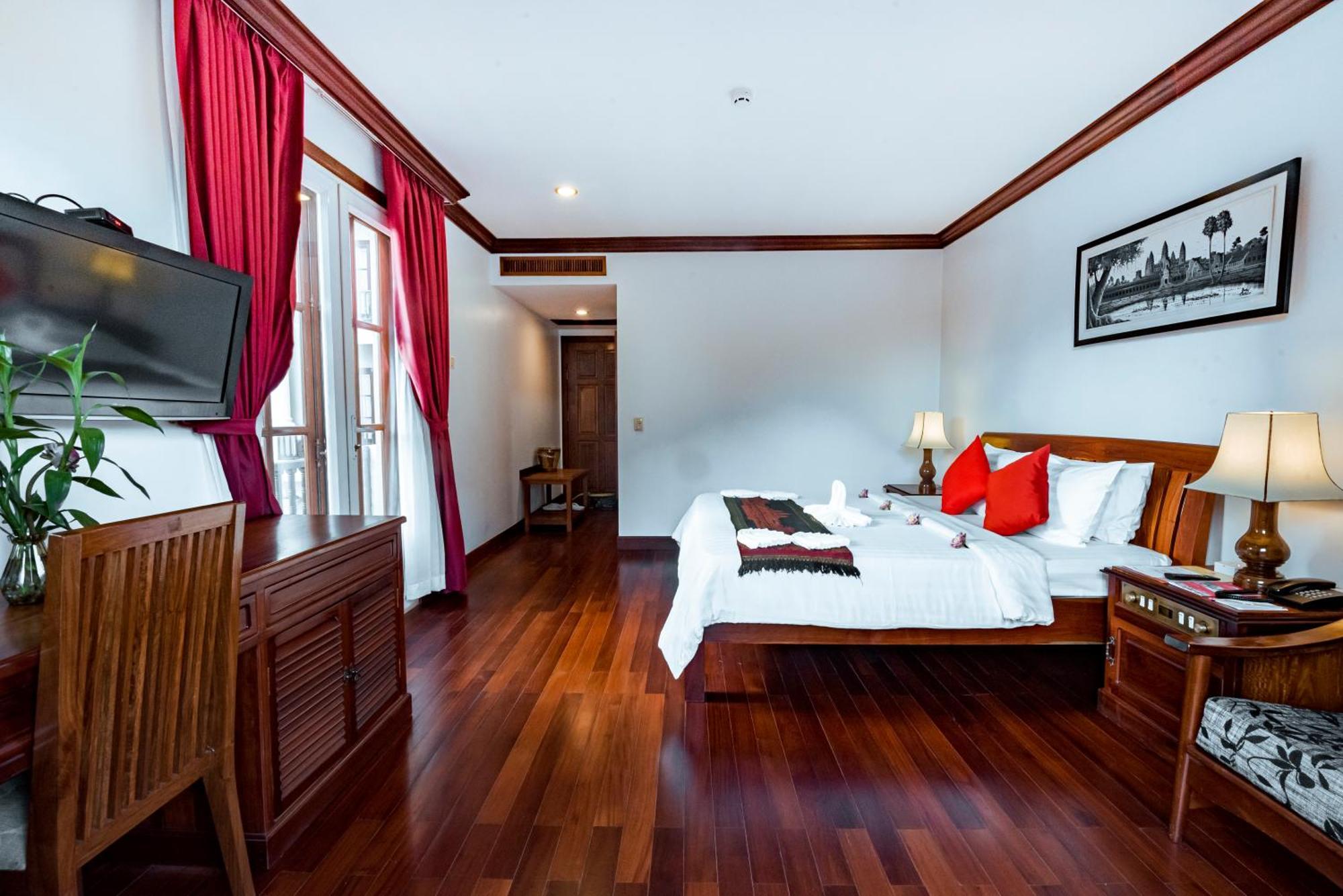 Royal Crown Hotel & Spa Siem Reap Exterior photo