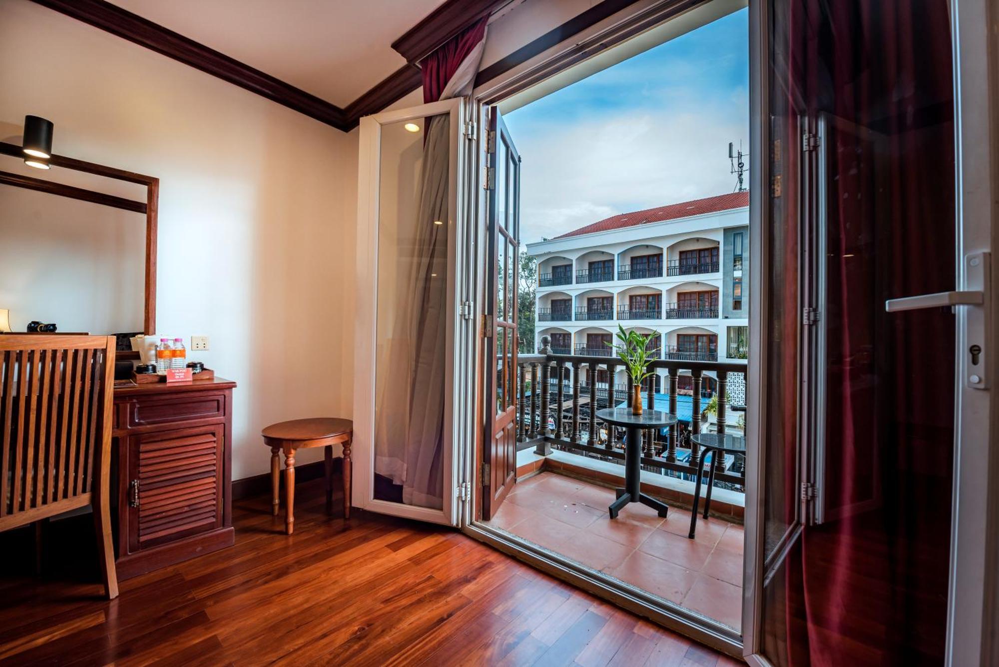 Royal Crown Hotel & Spa Siem Reap Exterior photo