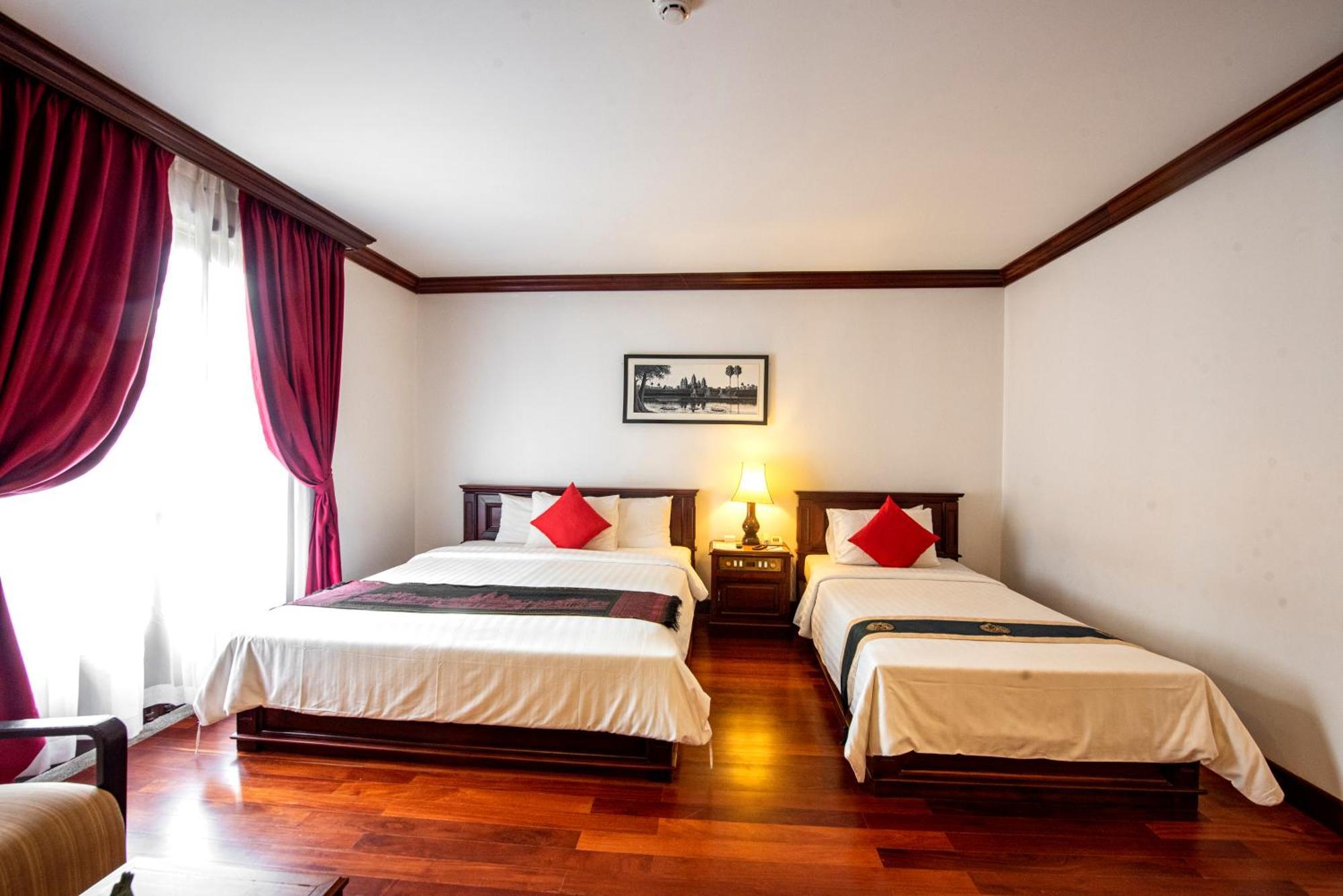 Royal Crown Hotel & Spa Siem Reap Exterior photo